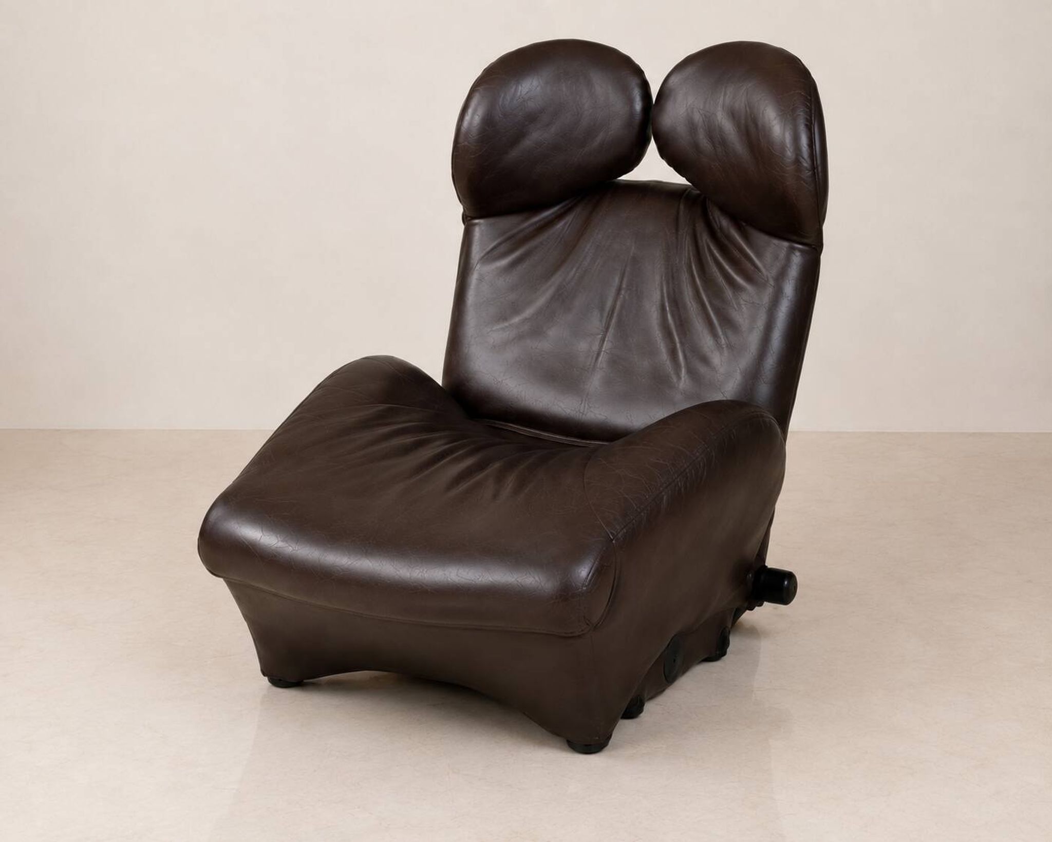 "111 Wink" armchair in brown leather by Toshiyuki Kita for Cassina