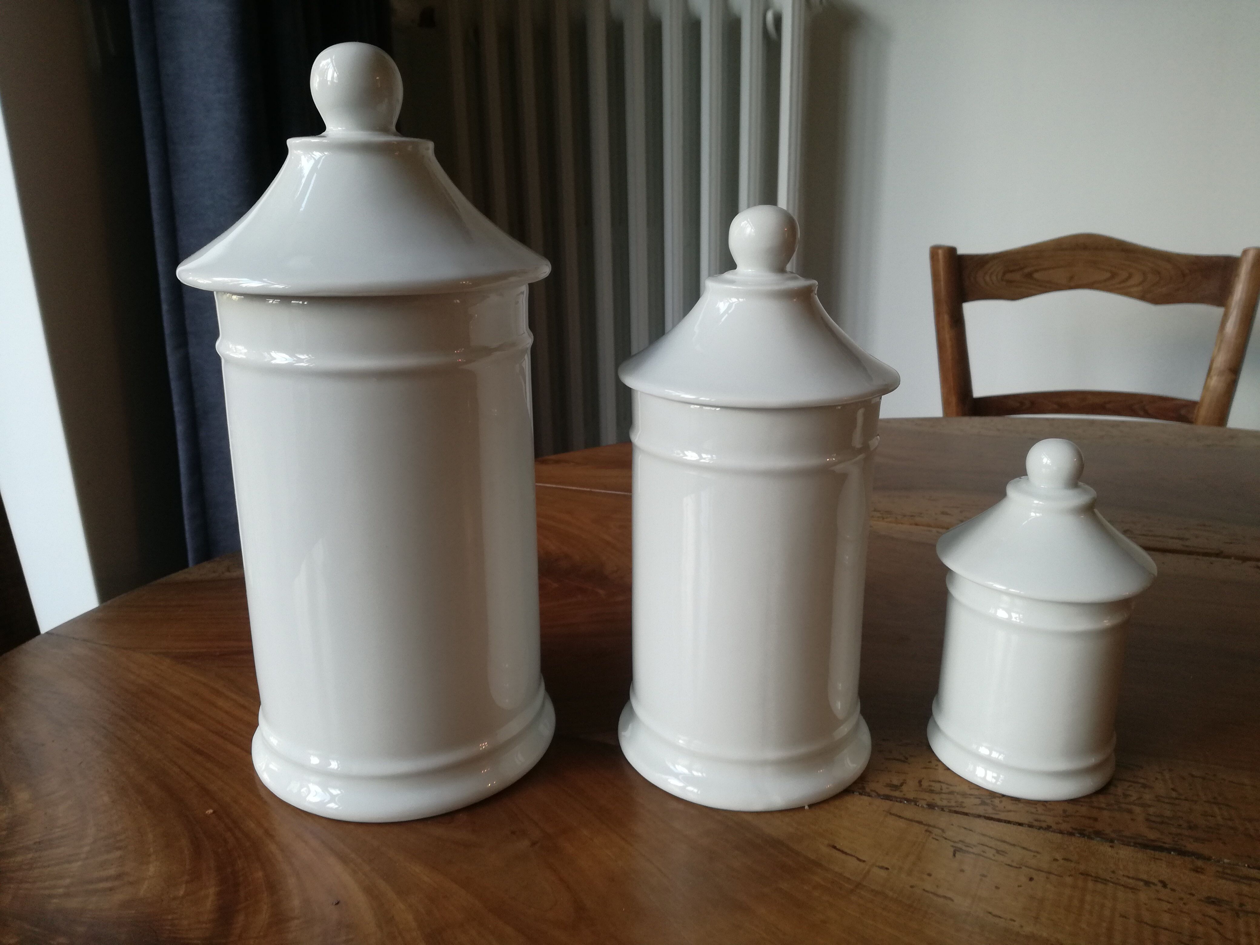 19th century white porcelain pharmacy pots.