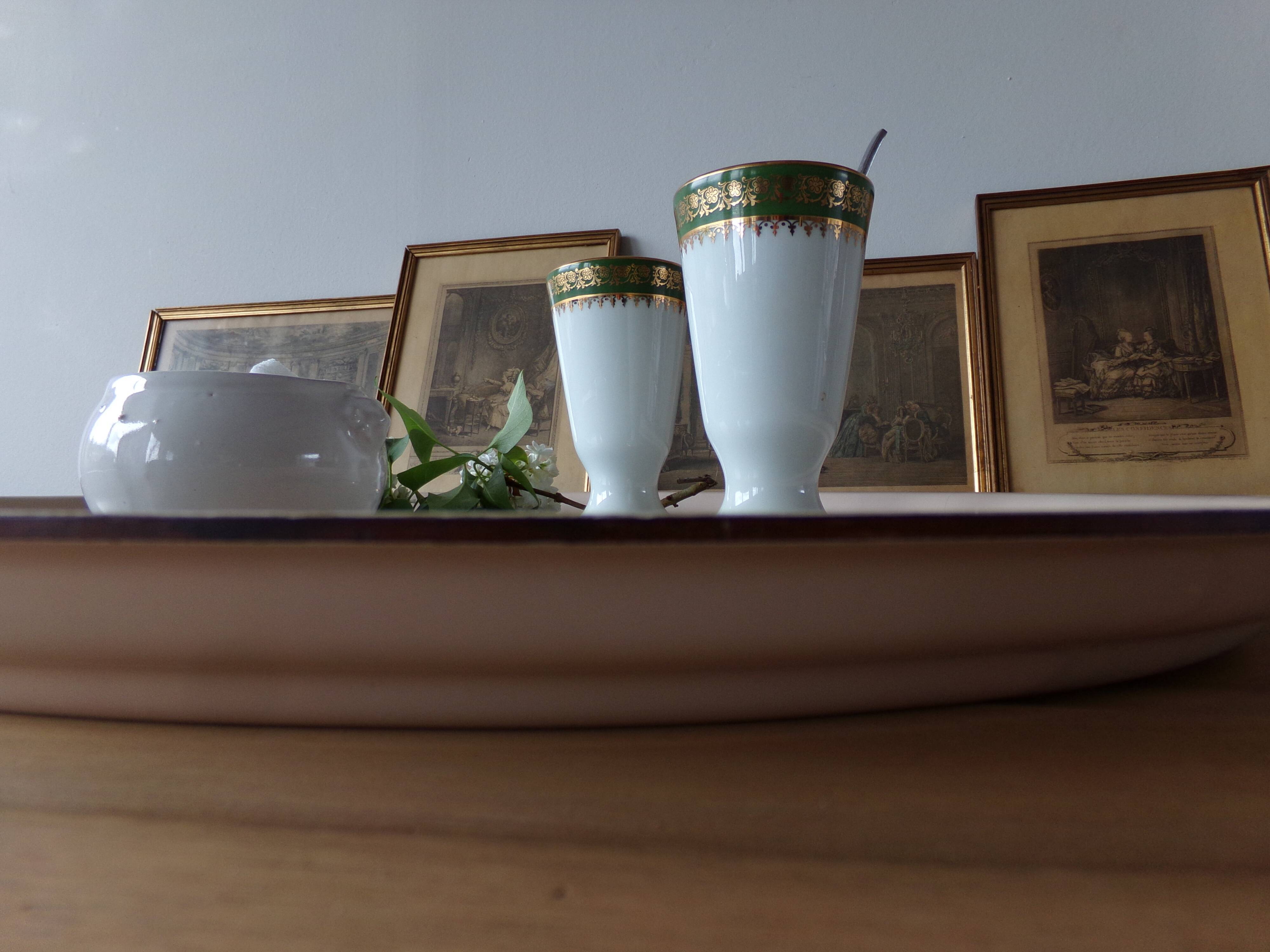 Large old flowered plateau