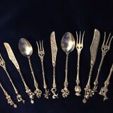 Ensemble 11 de couverts anciens  à désert en métal argenté
