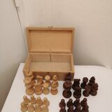 Box of 32 boxwood chess pawns