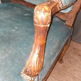 Fauteuil regence en chêne  et velour bleu