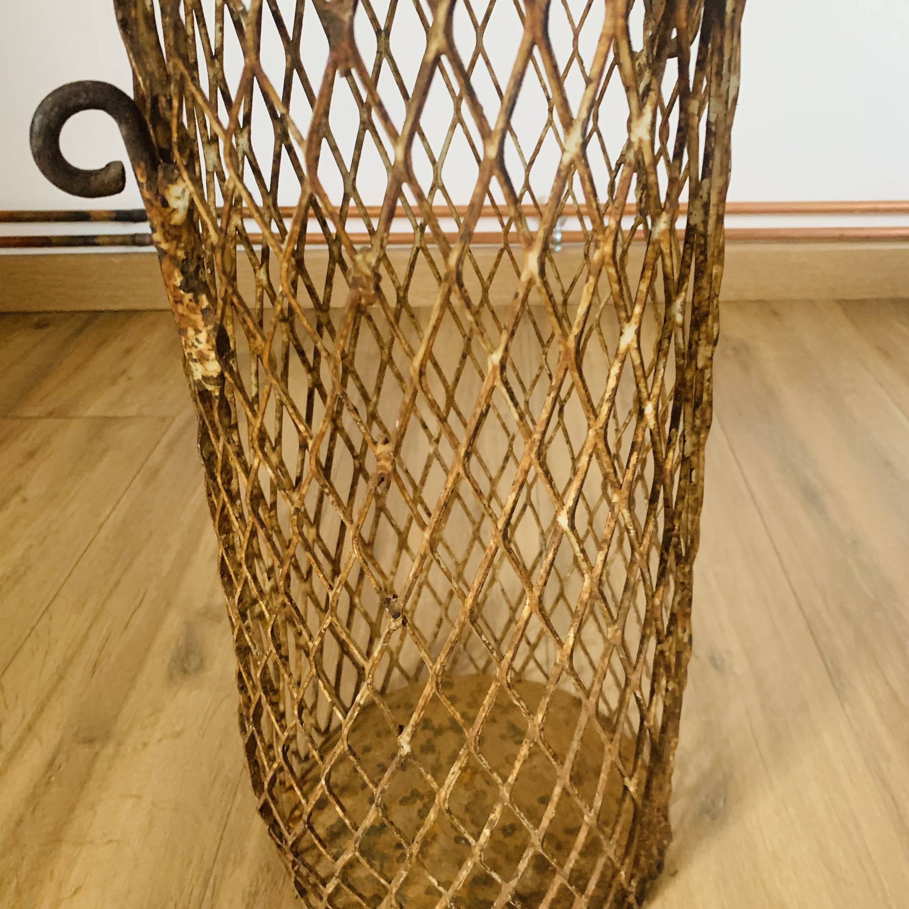 Metal umbrella stand