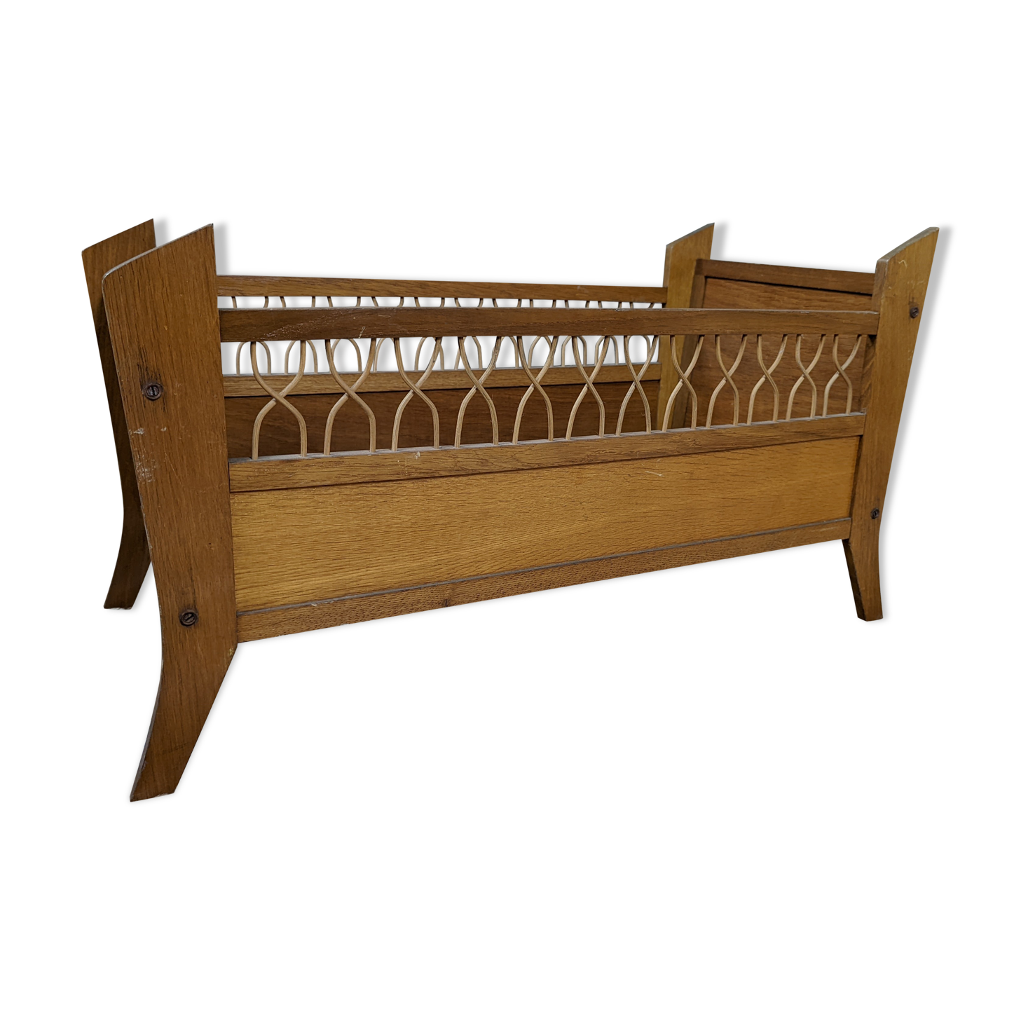 Rattan floor basket for pet