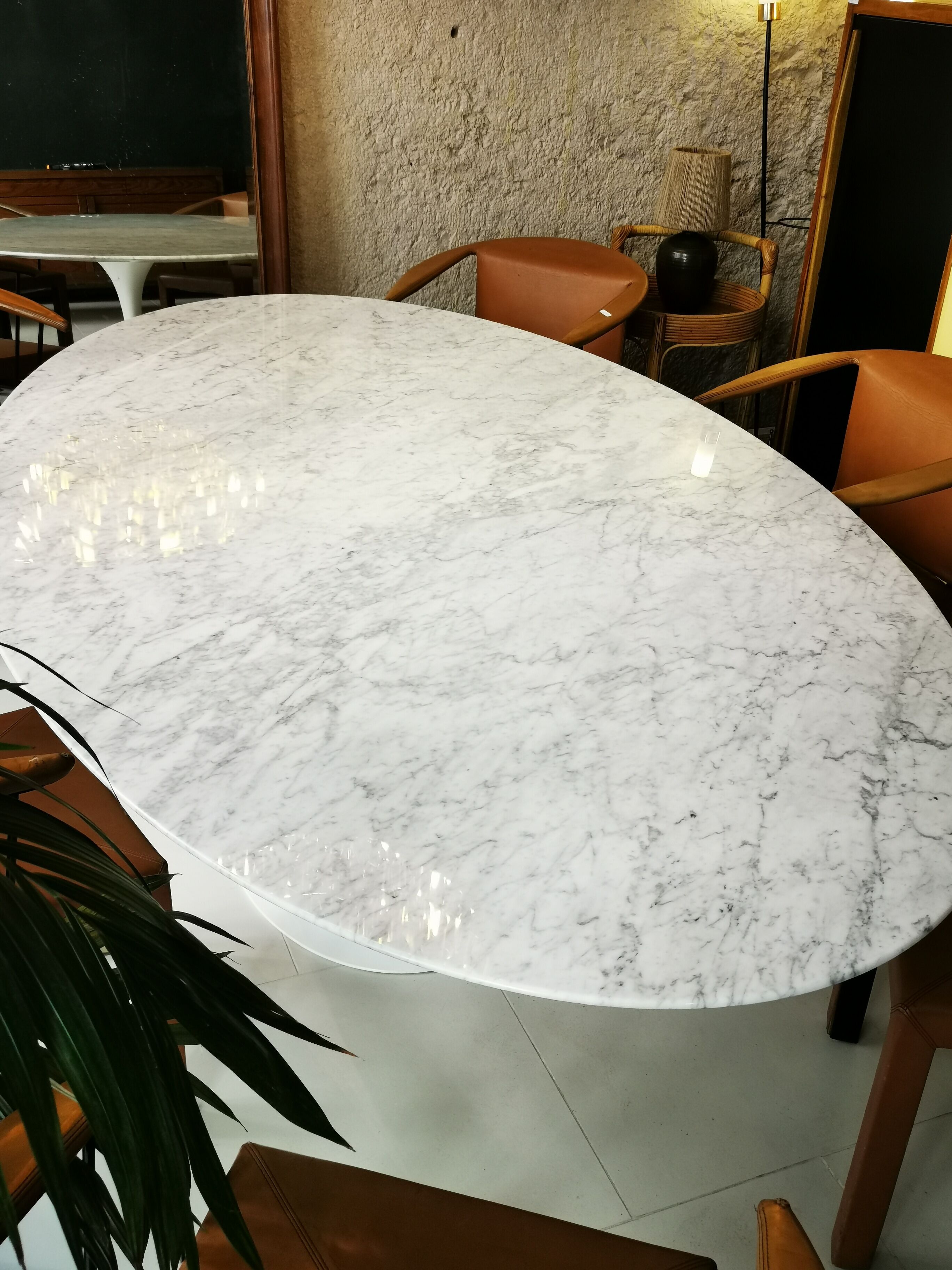 Knoll oval table by Eero Saarinen