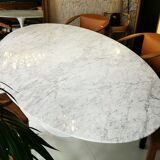 Knoll oval table by Eero Saarinen