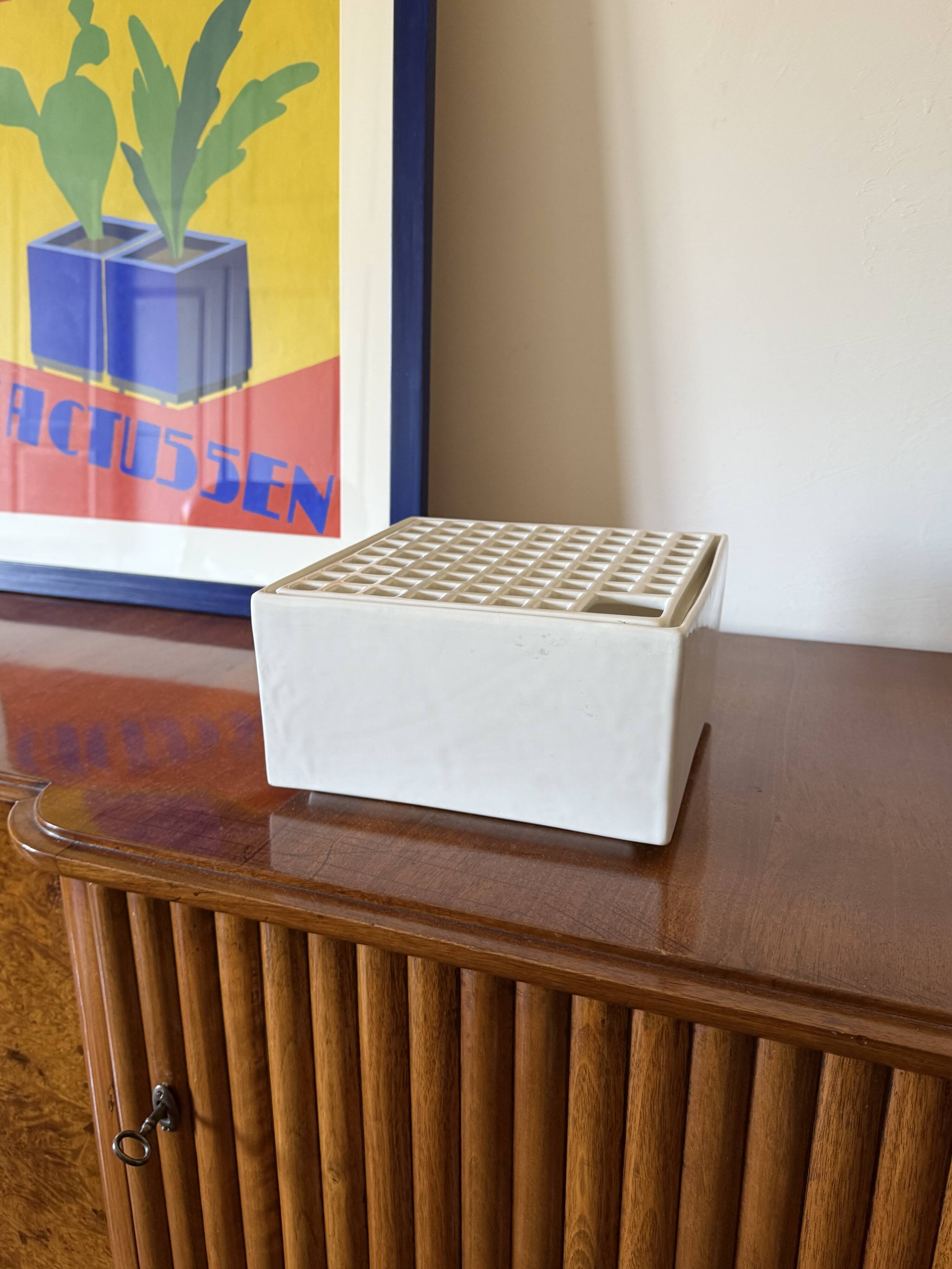 Studio Opi, White space age mod. Ikebana C ceramic vase / ashtray, Gabbiane