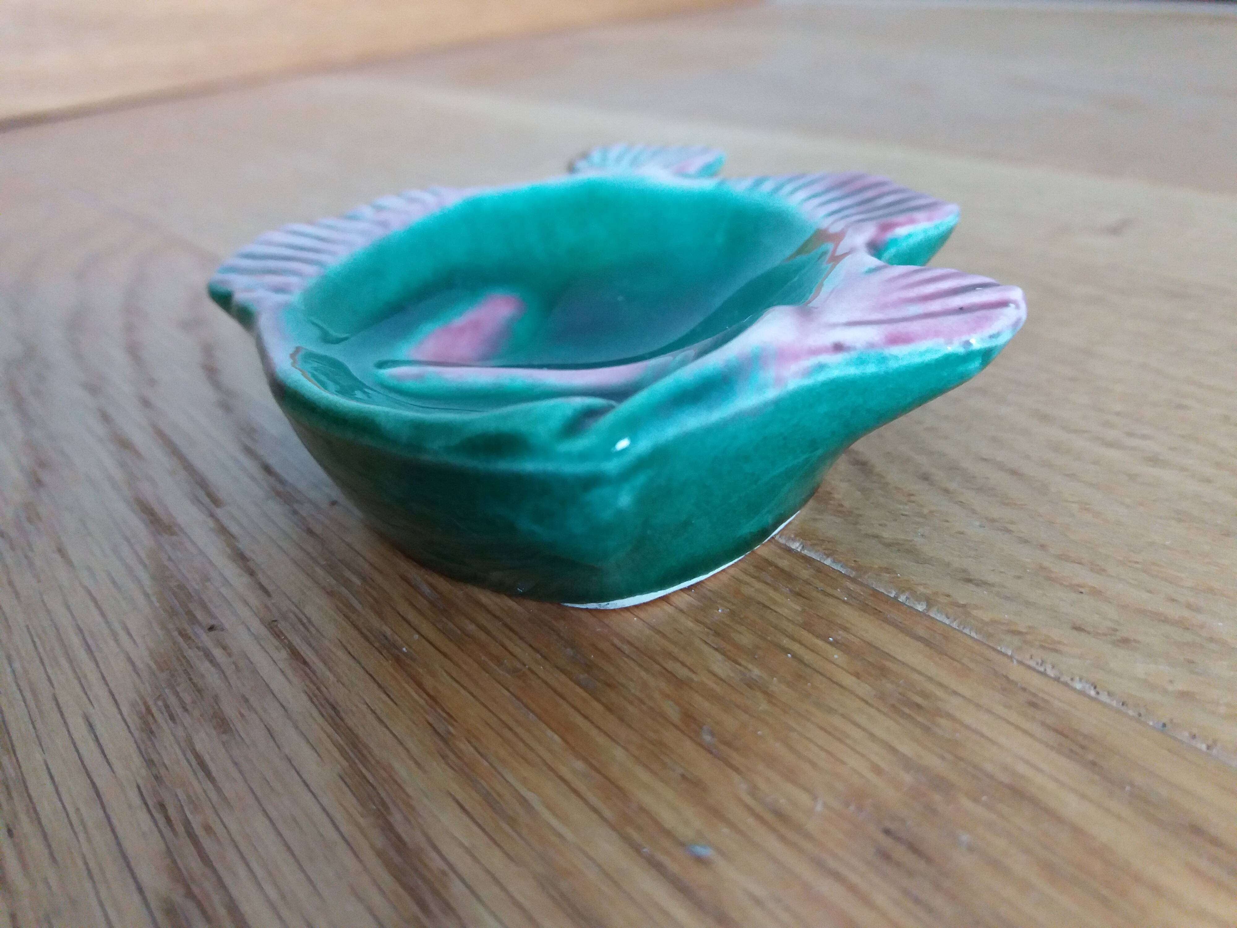 Saleron cup zoomorphic ashtray fish