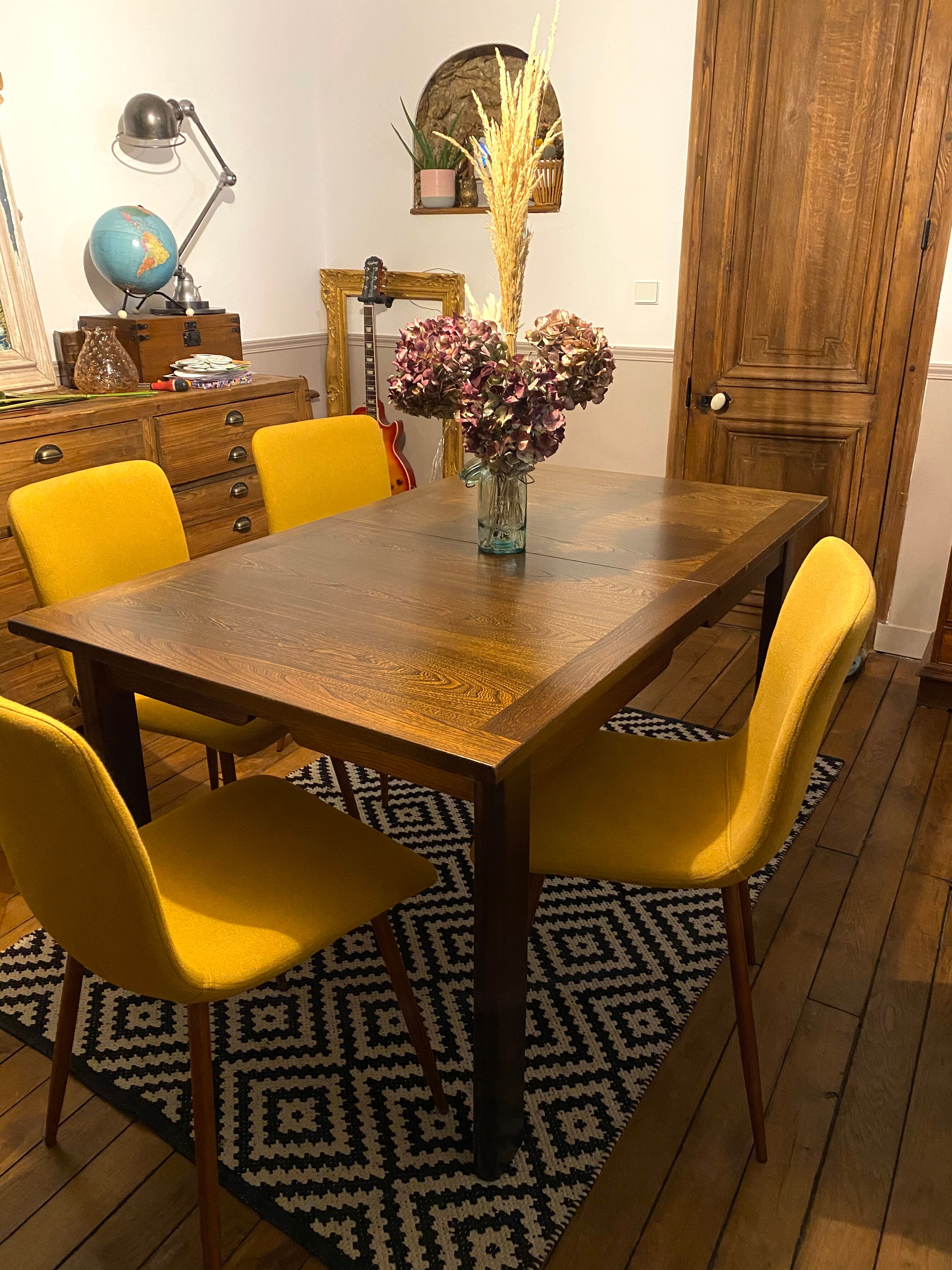 Extendable vintage dining table