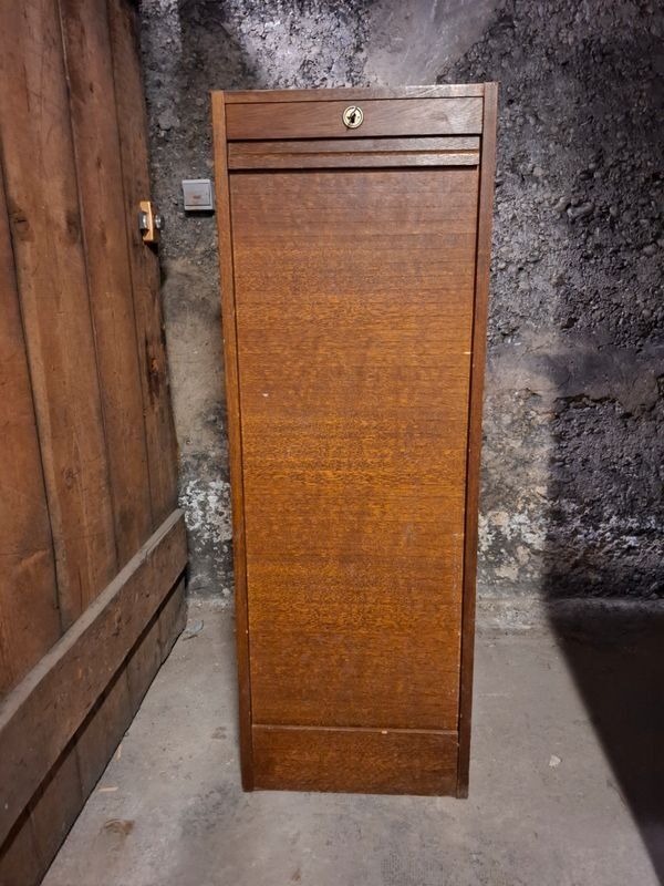 Roller filing cabinet