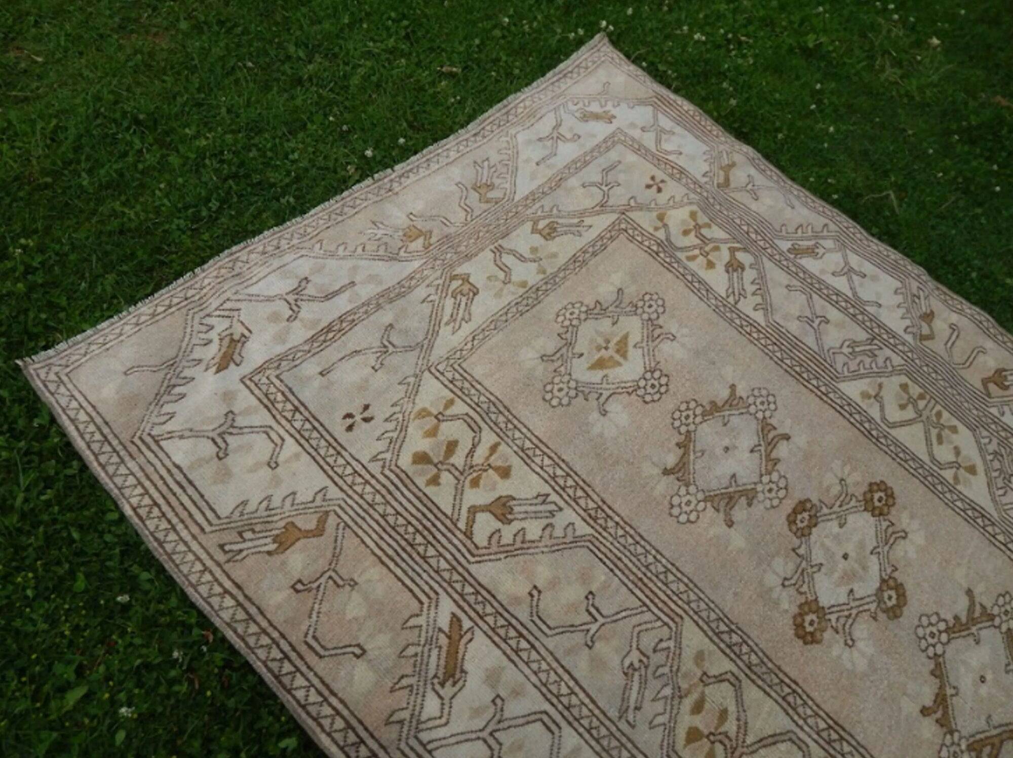 Vintage handmade Turkish rug 160x229 cm