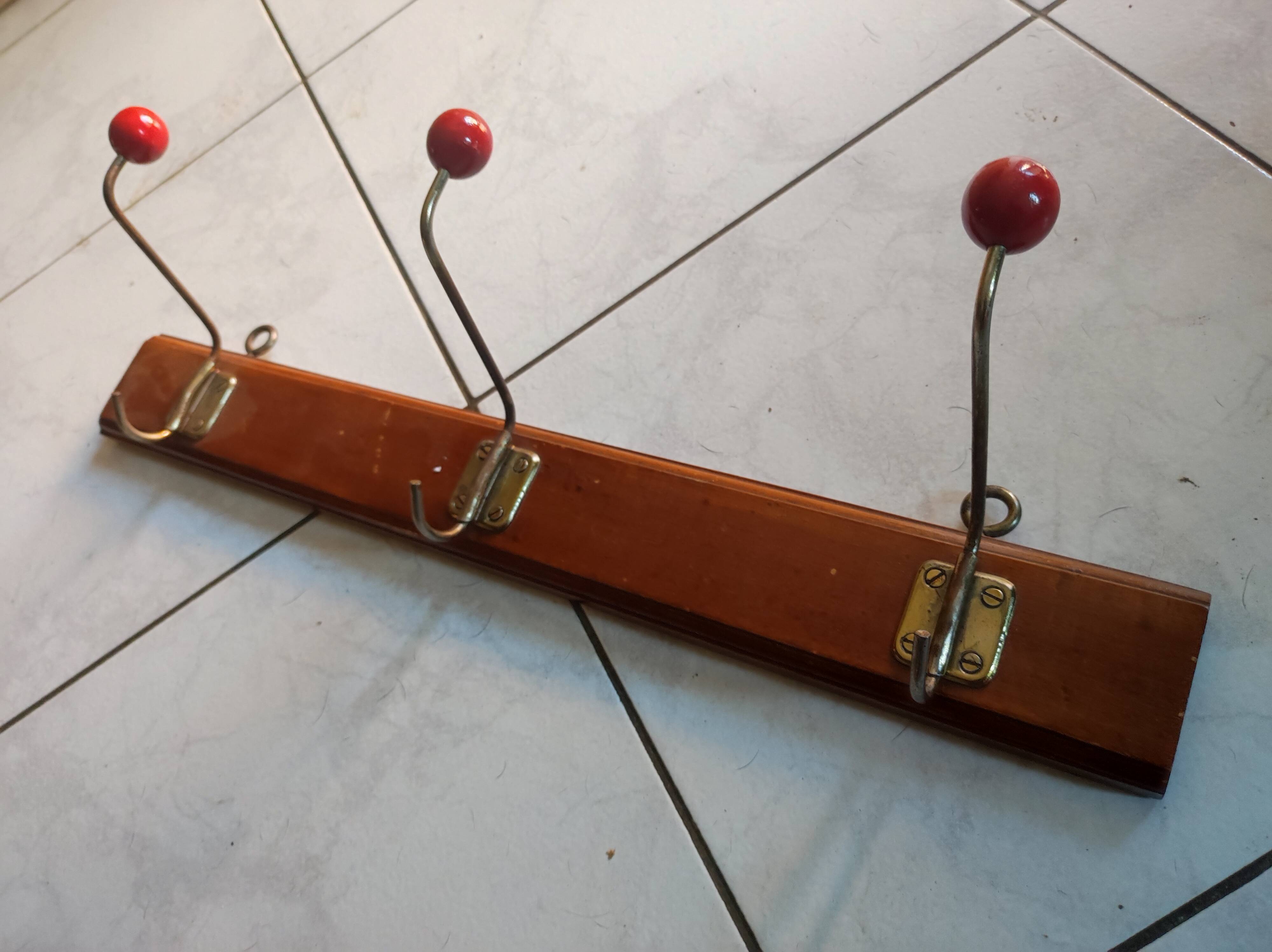 Cloakroom door wall coat steel balls wood 3 hooks