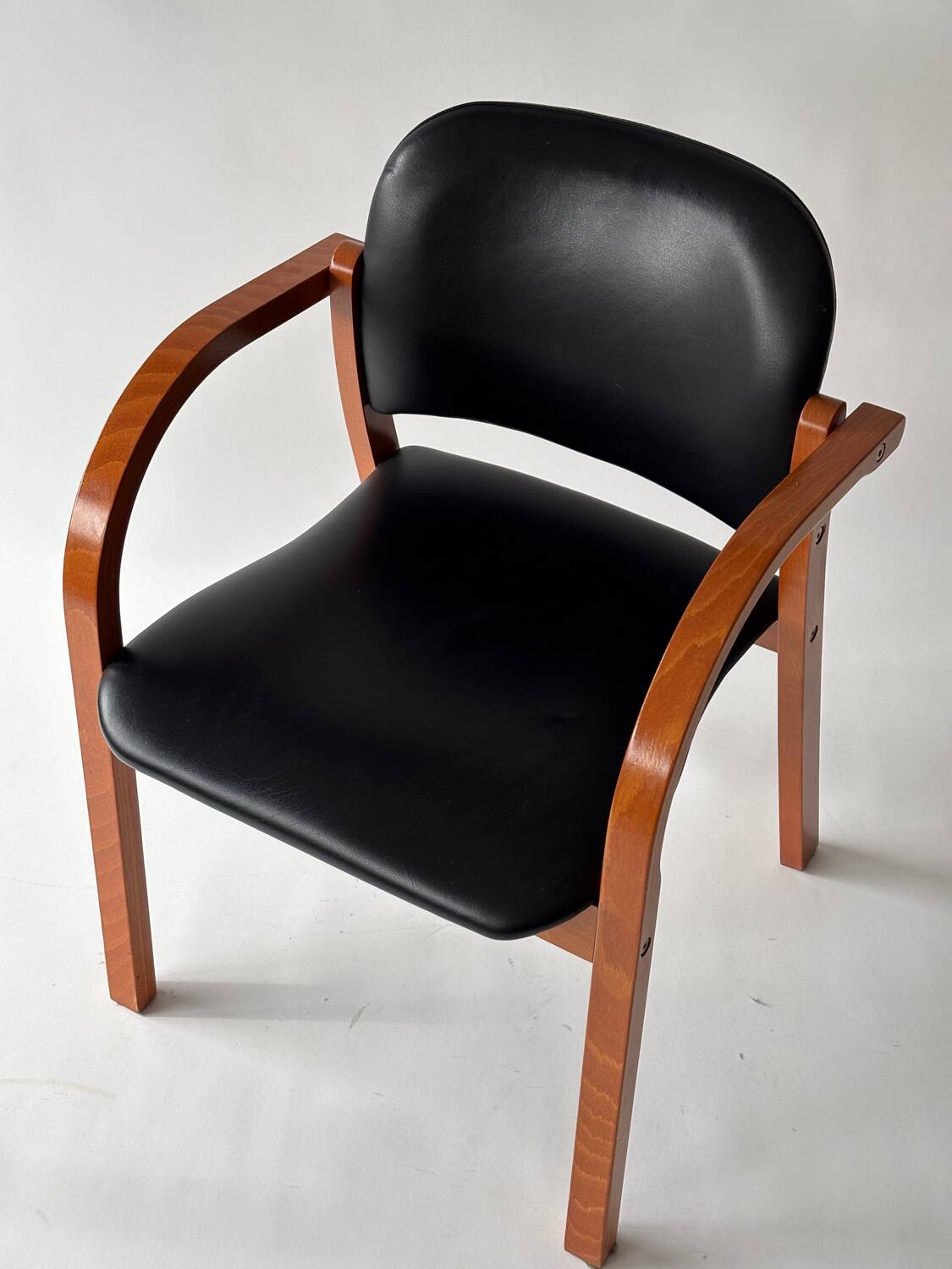 Chaise de bureau bois et Skaï noir 1980