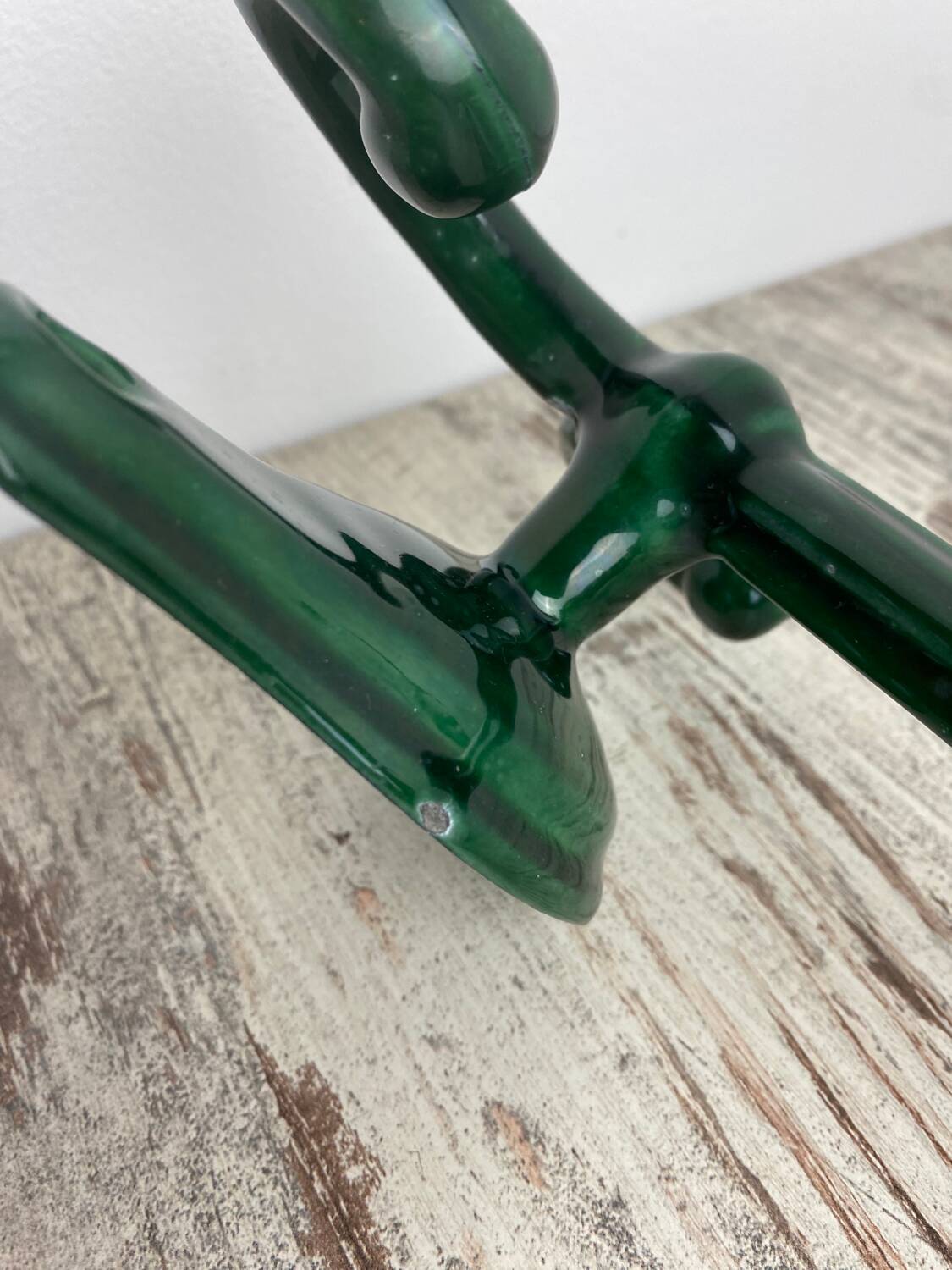 Enamelled cast iron towel holder
