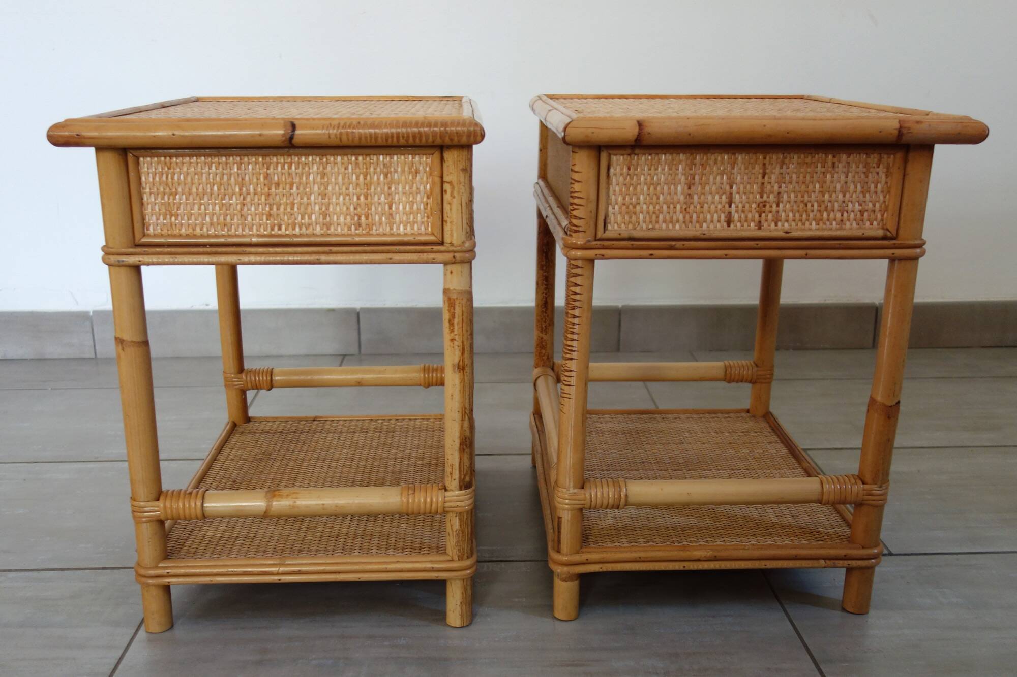 Pair of woven wicker and bamboo bedside tables, 70s/80s.