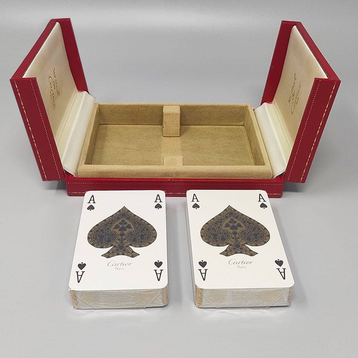 1970s original gorgeous playing cards box by Cartier in excellent condition. Made in France