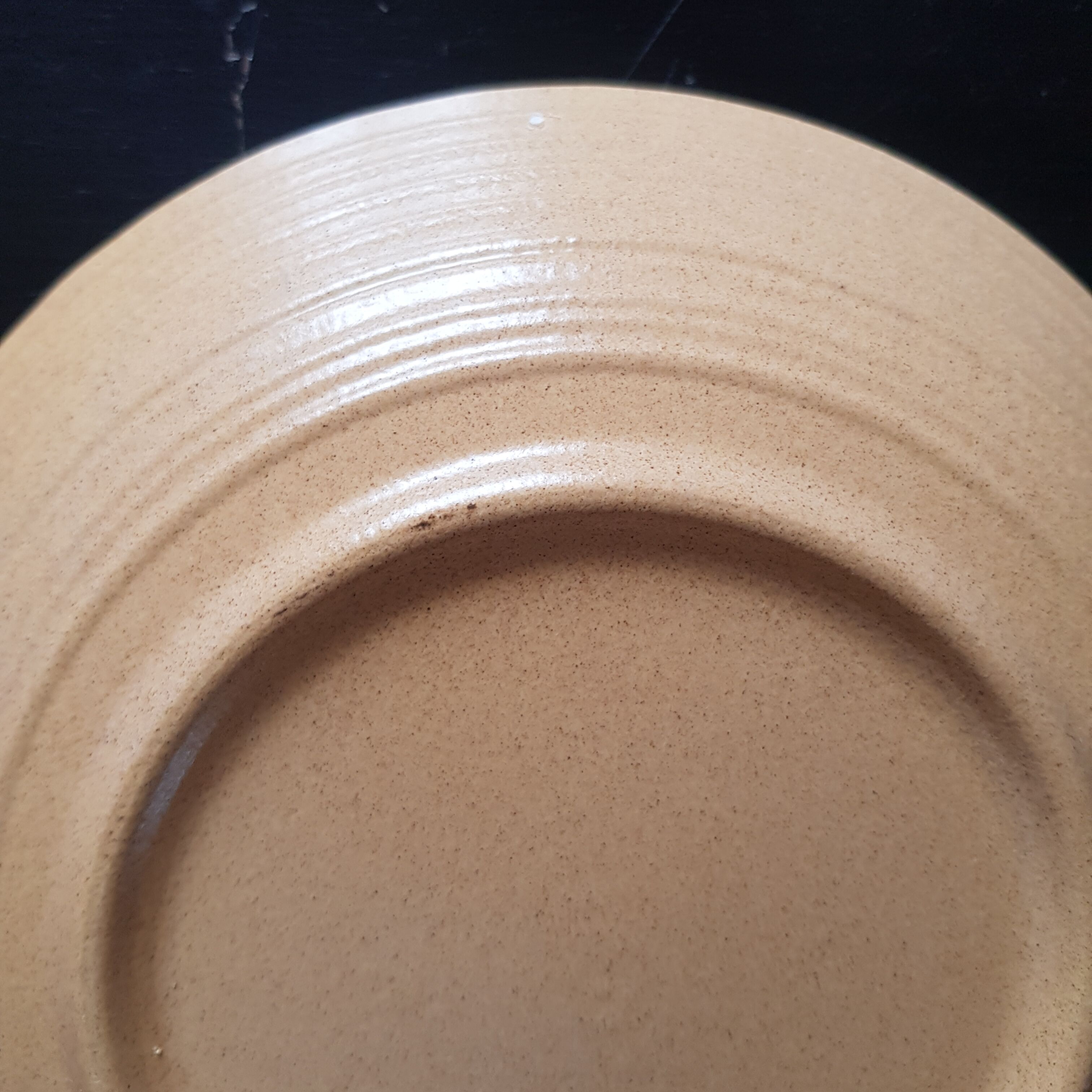 Set of 10 hollow stoneware plates