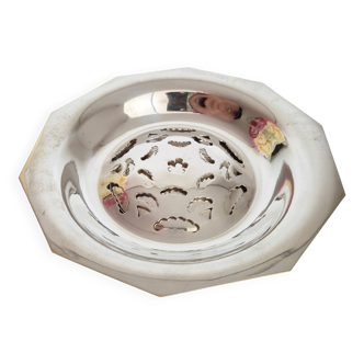 Antique butter dish in the Coquillor style, made of silver-plated metal.