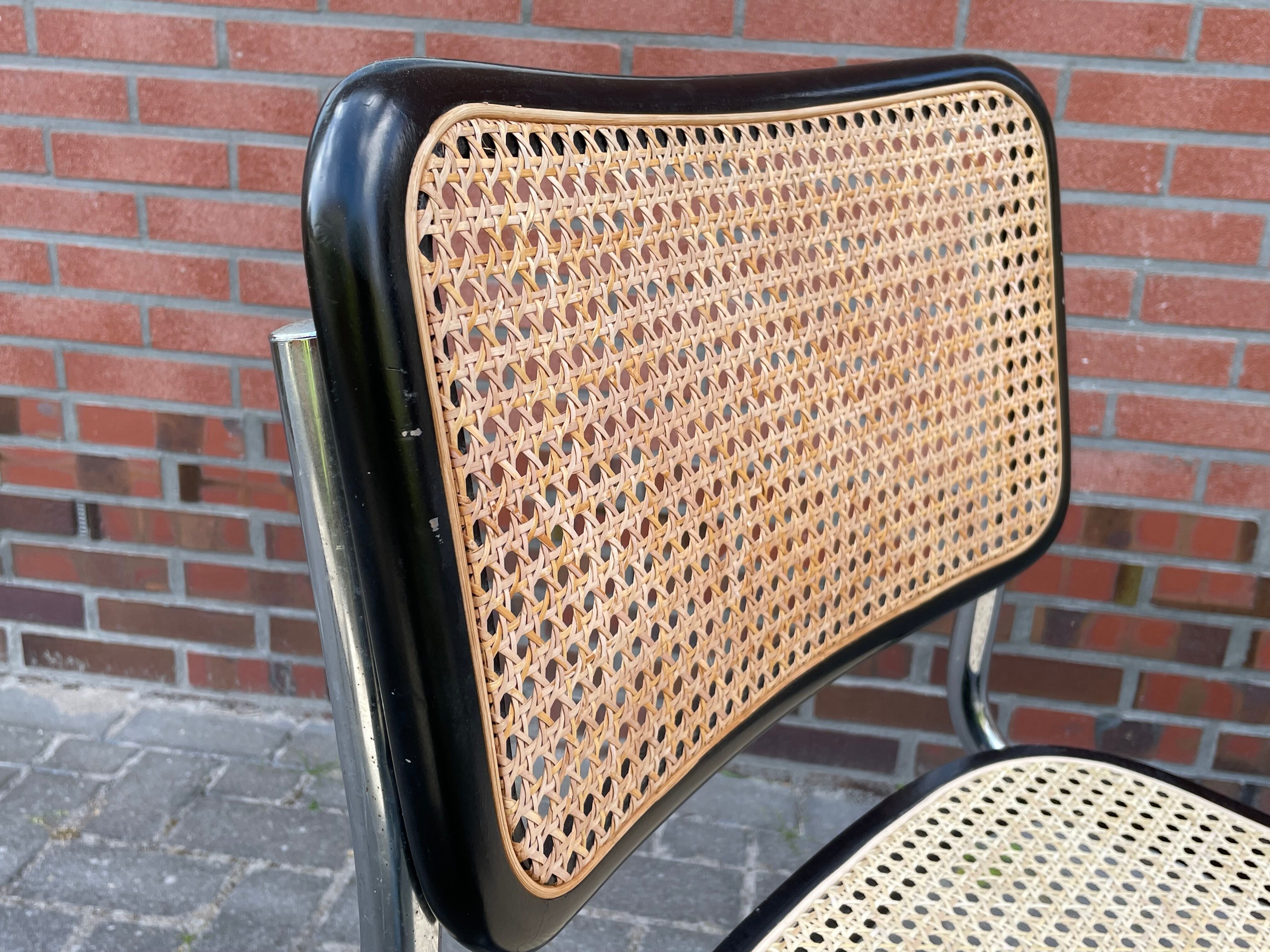 Set of 4 vintage chairs  Cesca B32 in black and chrome