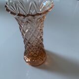 Vase en verre rose orangé