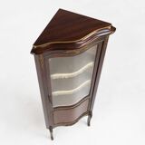 Vitrine d'angle de style Louis XV avec verre bombé, vers 1950