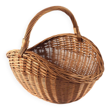 Caramel rattan basket
