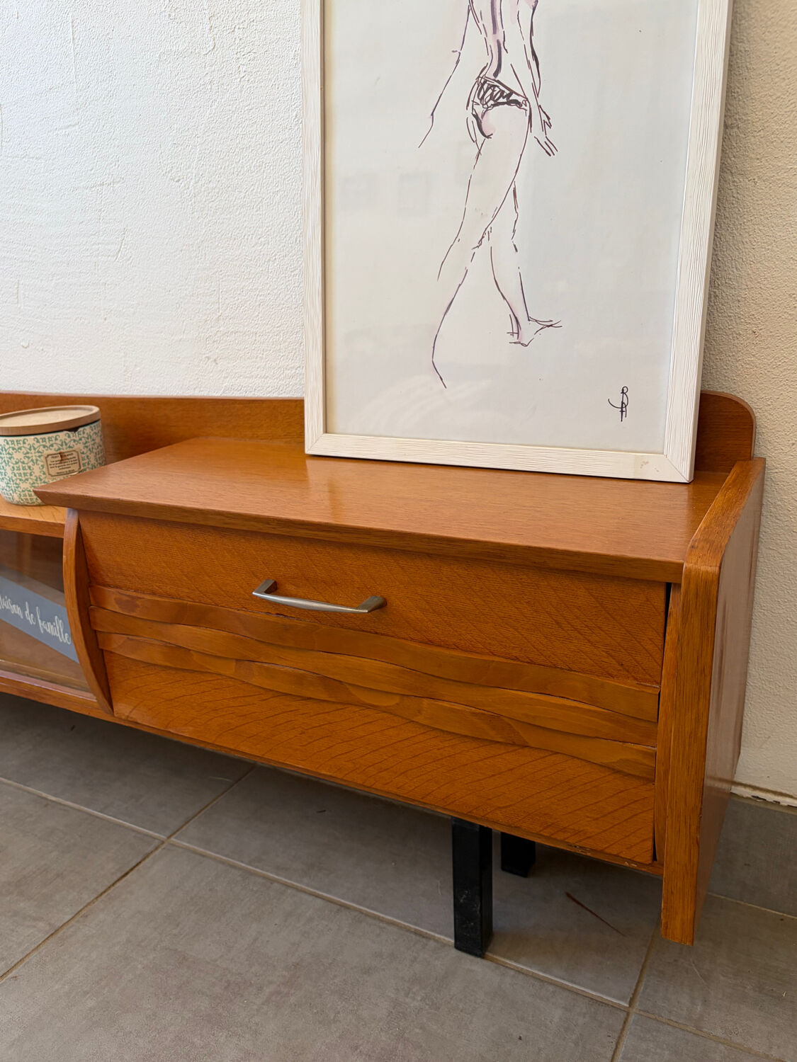 Shallow low vintage enfilade