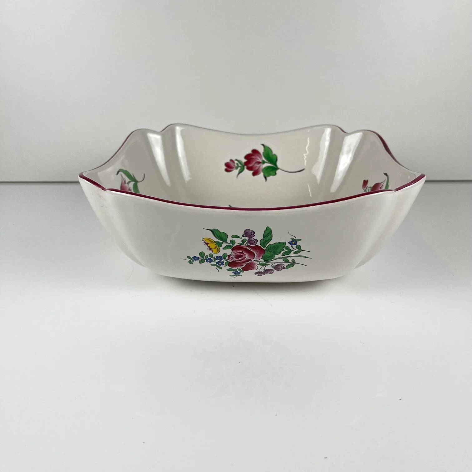 Square salad bowl, lantern model by KG Lunéville, rose pattern.