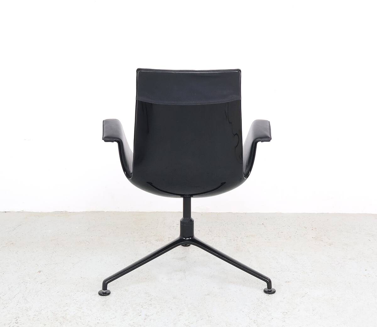 Walter Knoll "The Bucket chair" swivel chair black