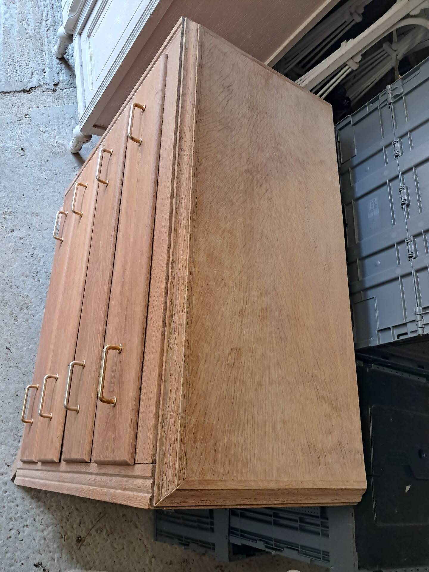 Chest of drawers