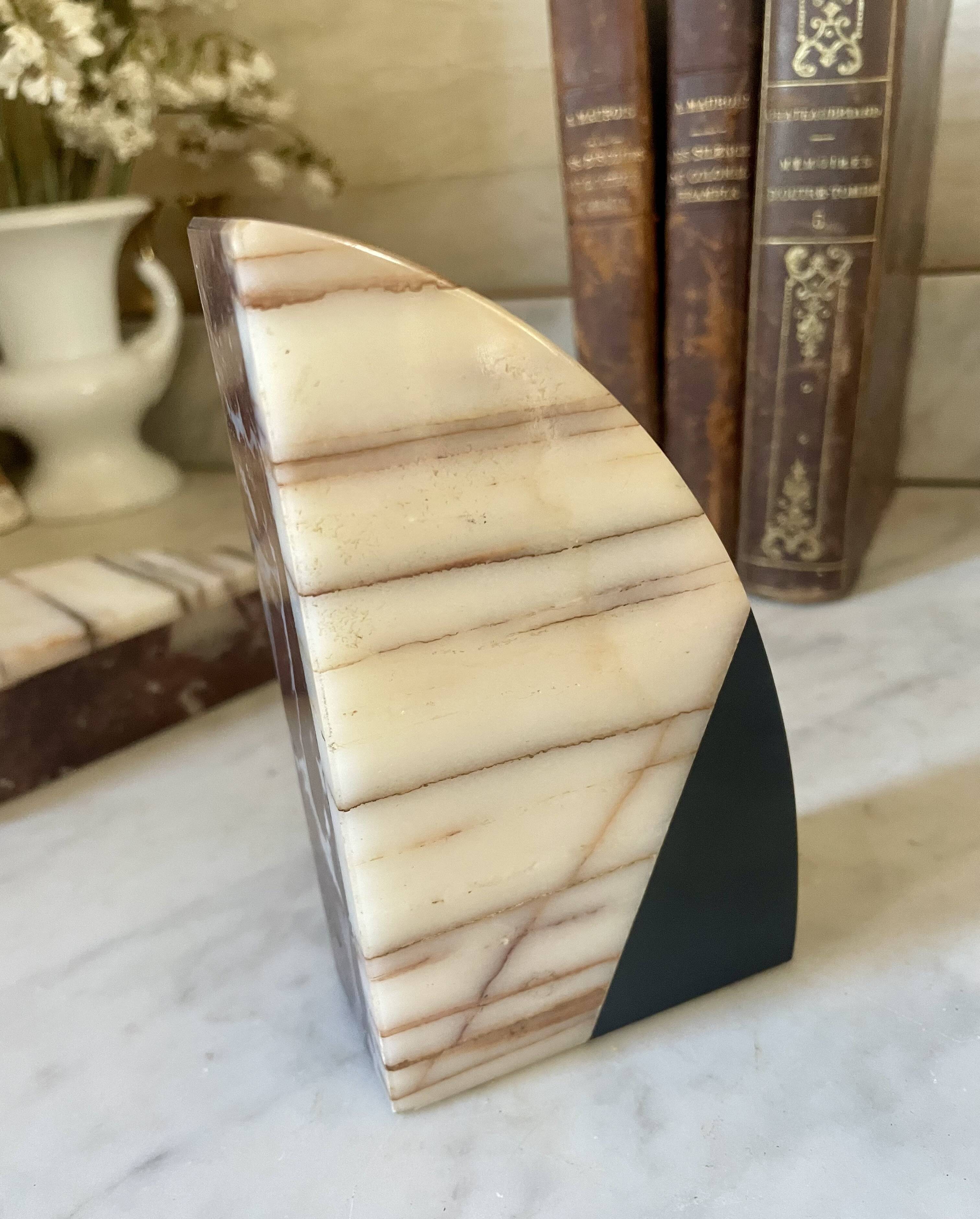 Paire de serre-livres Art déco en marbre