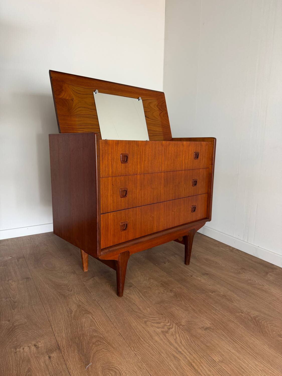 Vintage teak dressing table / chest of drawers – Scandinavian design, 1960s