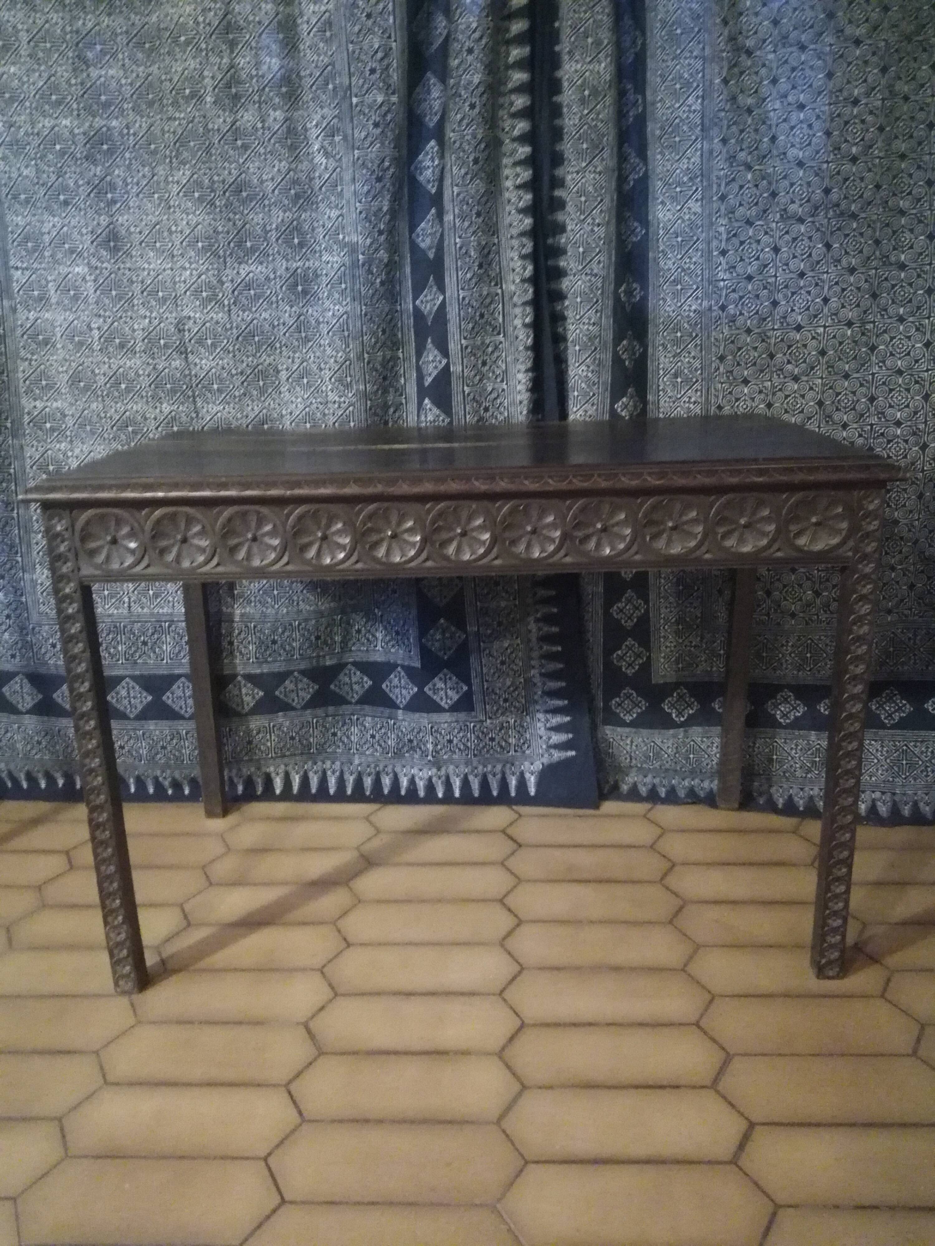 Ethnic table