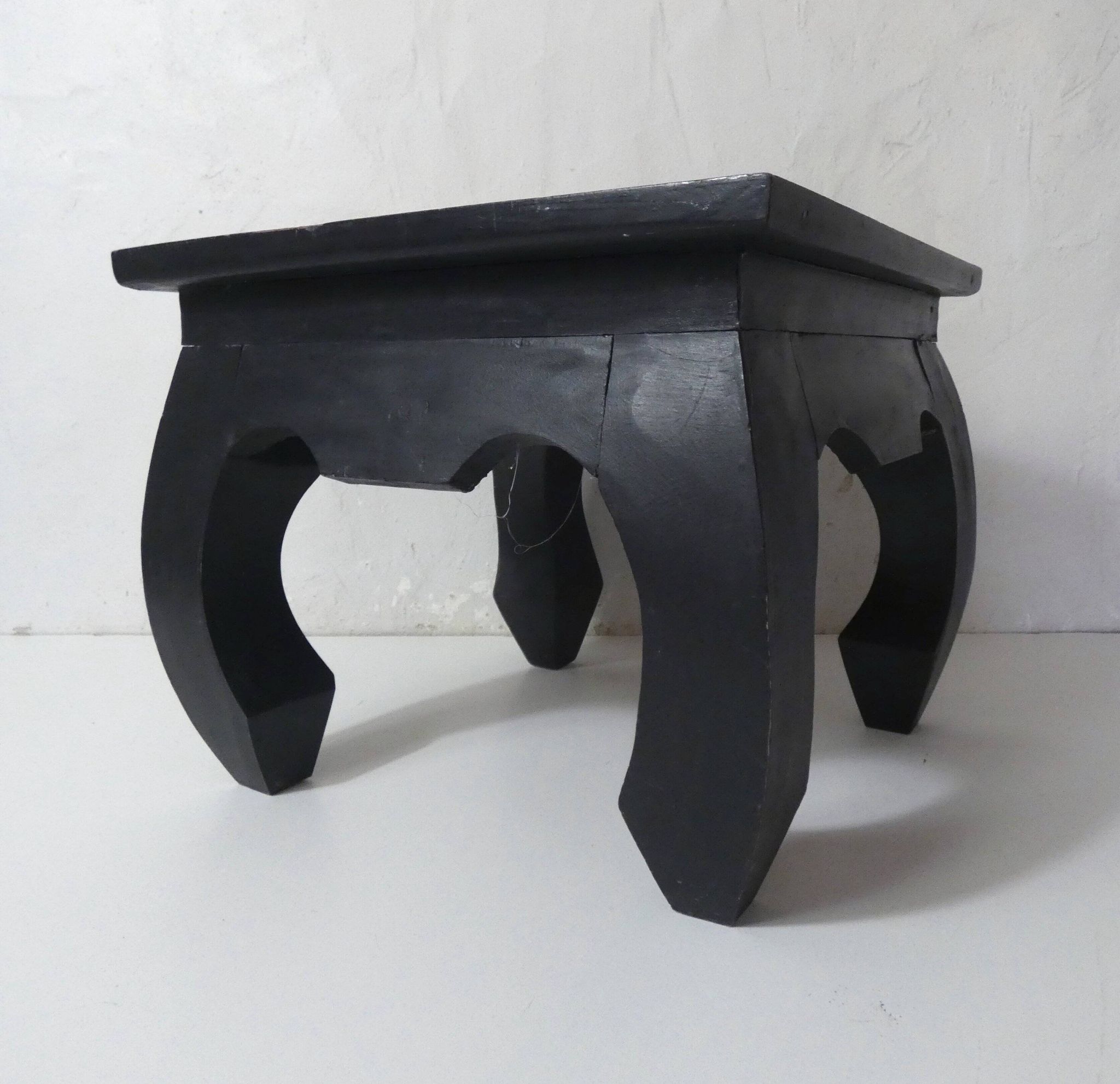 petite table d'appoint porte plante en bois massif