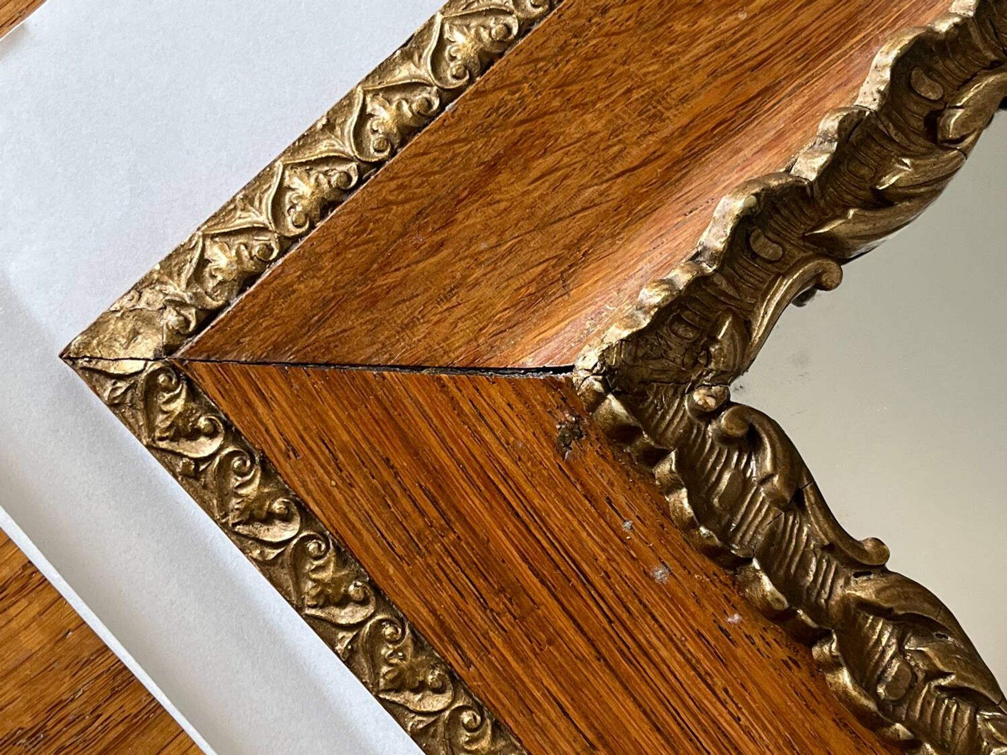 Miroir ancien en bois mouluré  54 x47 cm