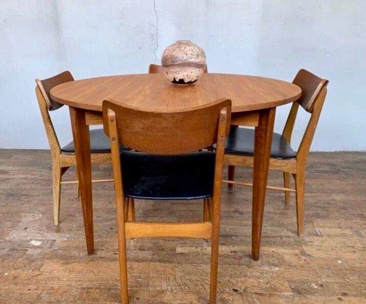 Round table in teak with vintage butterfly extension from the 1960s
