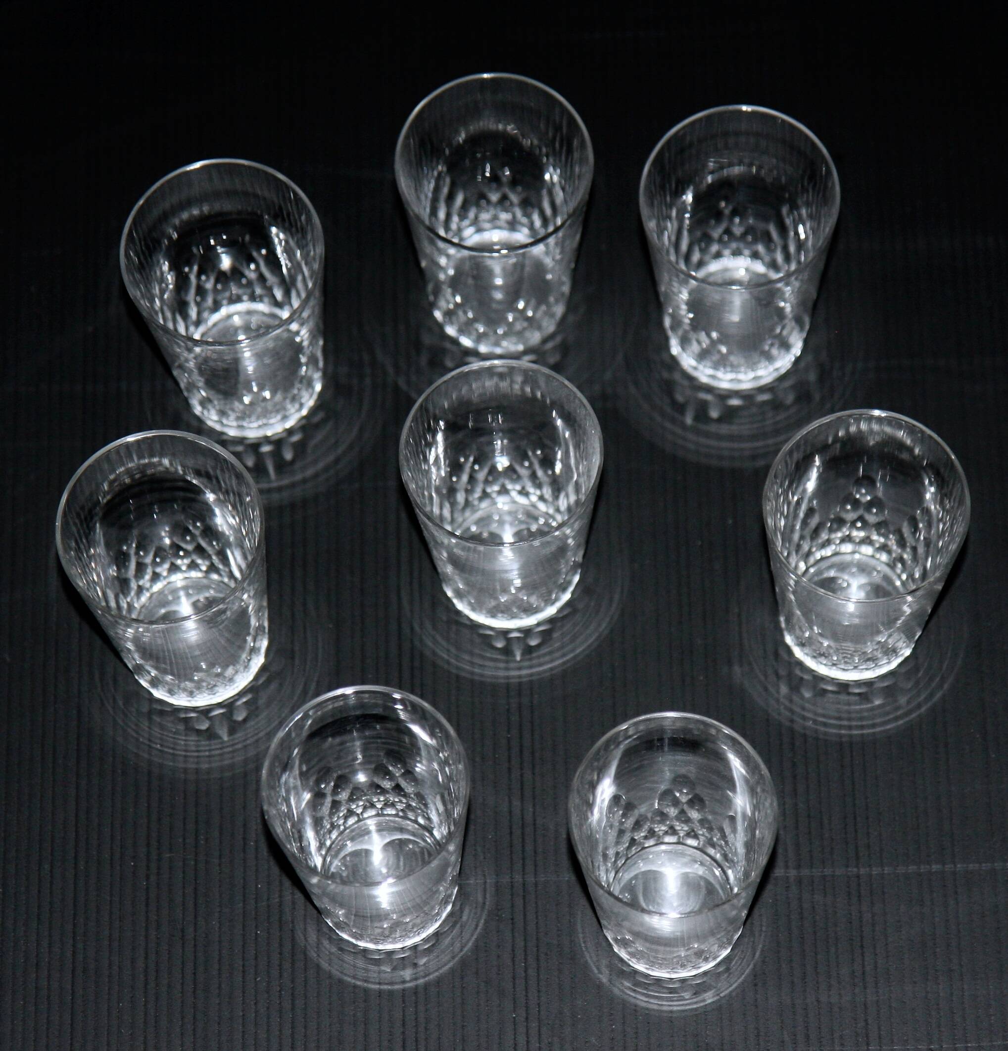 8 Baccarat goblet glasses in cut crystal.