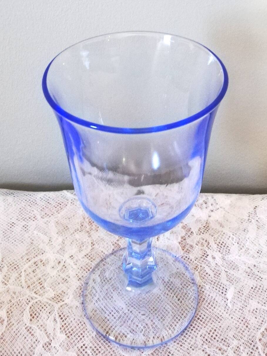 4 stemmed glasses
