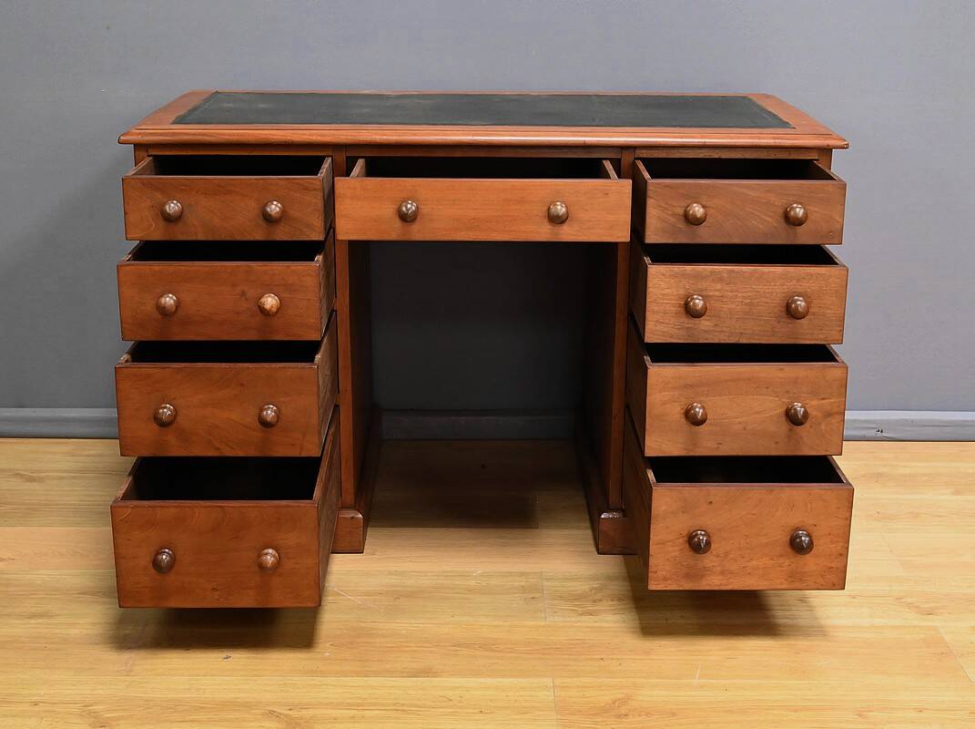 Victorian Mahogany Pedestal Desk, England – Late 19th Century