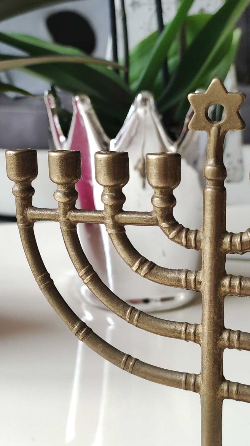 Ancient Menorah of Jerusalem/Jewish Candlestick with 7 tripod branches. Star David. In gilded bronze