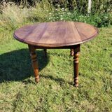 Round table with 2 leaves