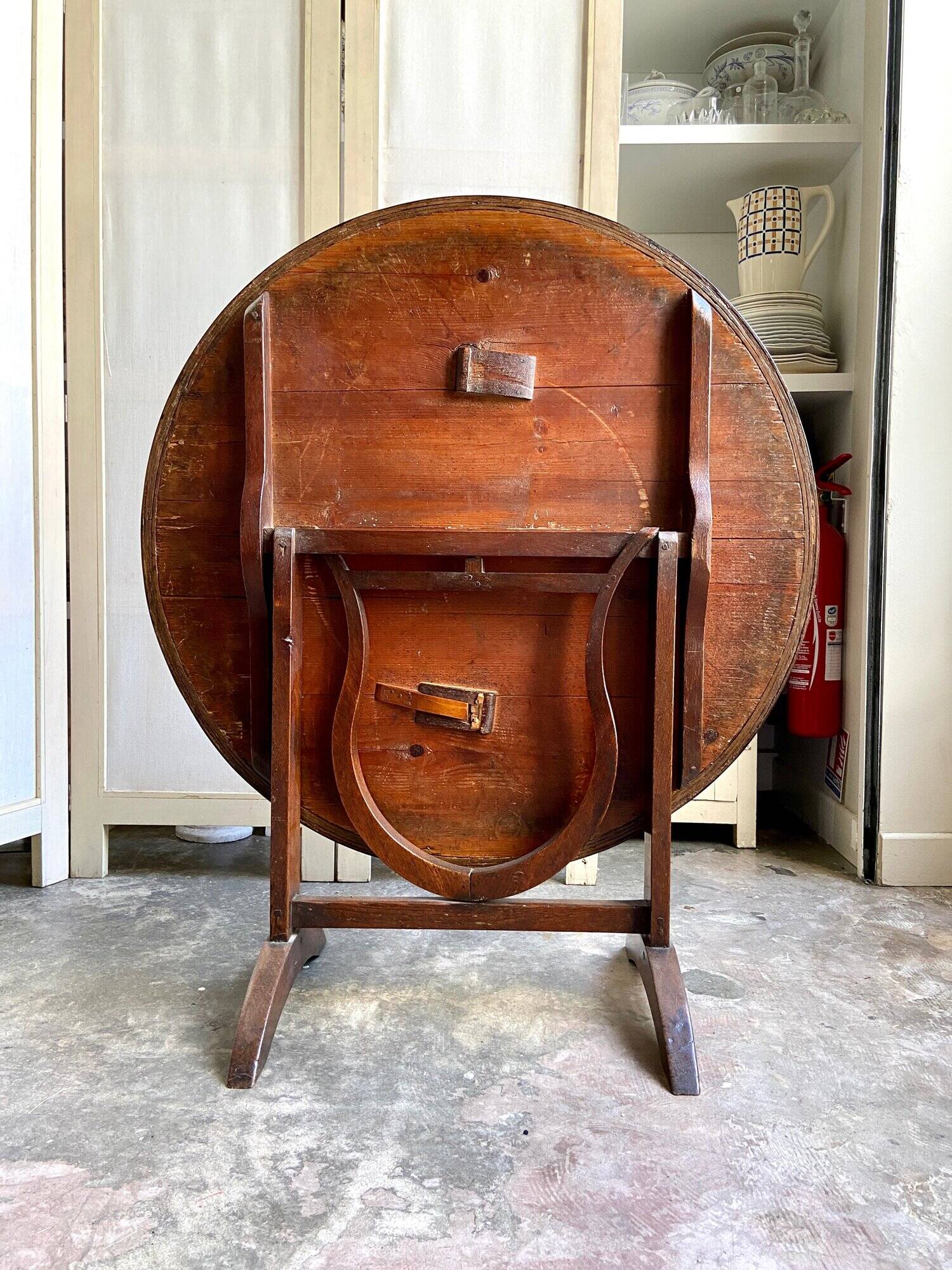 Harvestable winegrower's table in dark wood ⌀ 91 cm