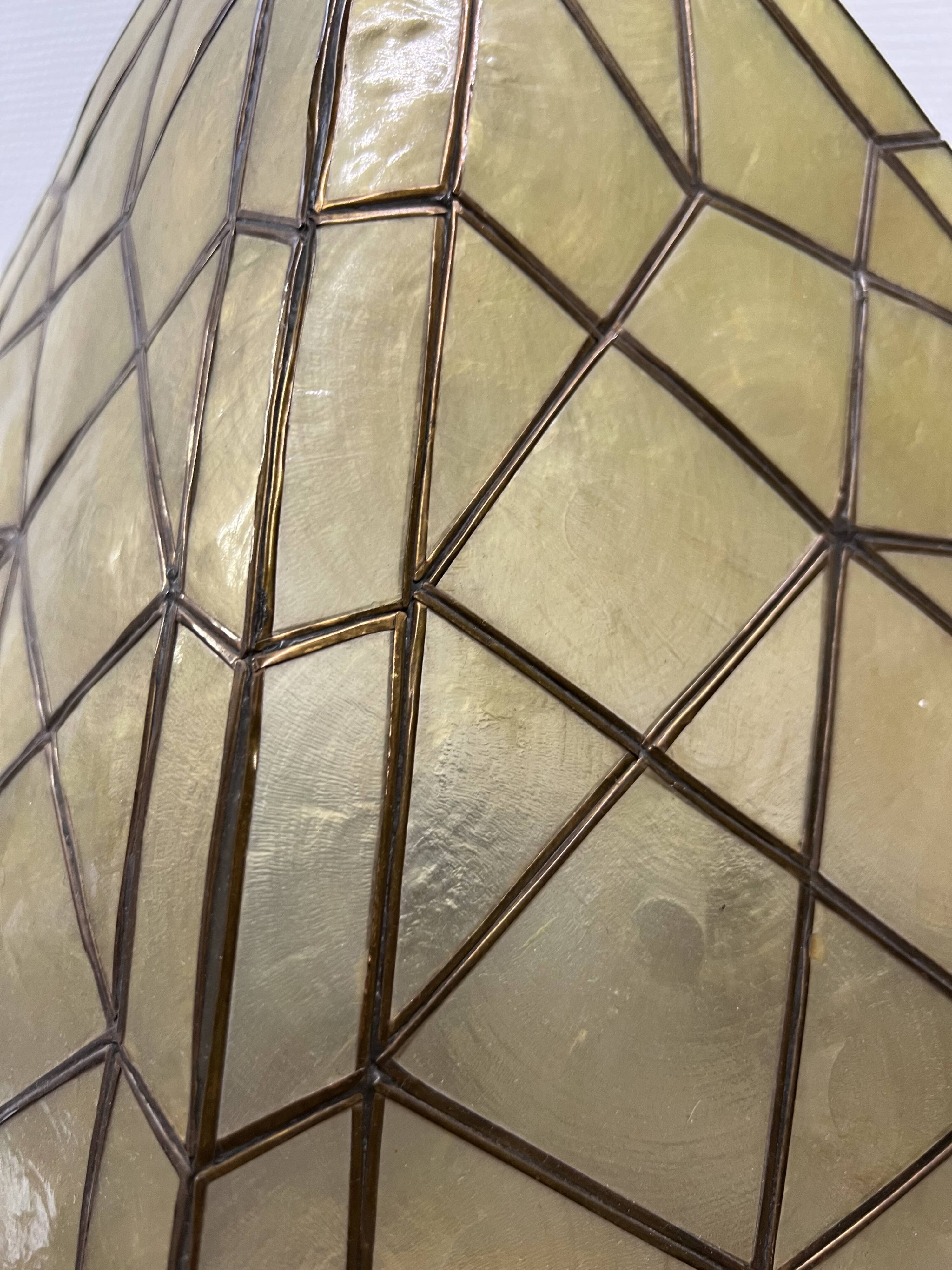 Chandelier in mother-of-pearl and brass