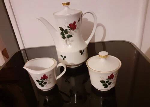 White porcelain coffee service of 3 pieces with a rose design.