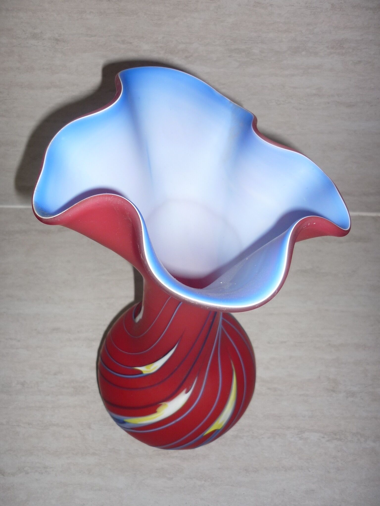 Vase rouge en verre double épaisseur opaque 44 cm