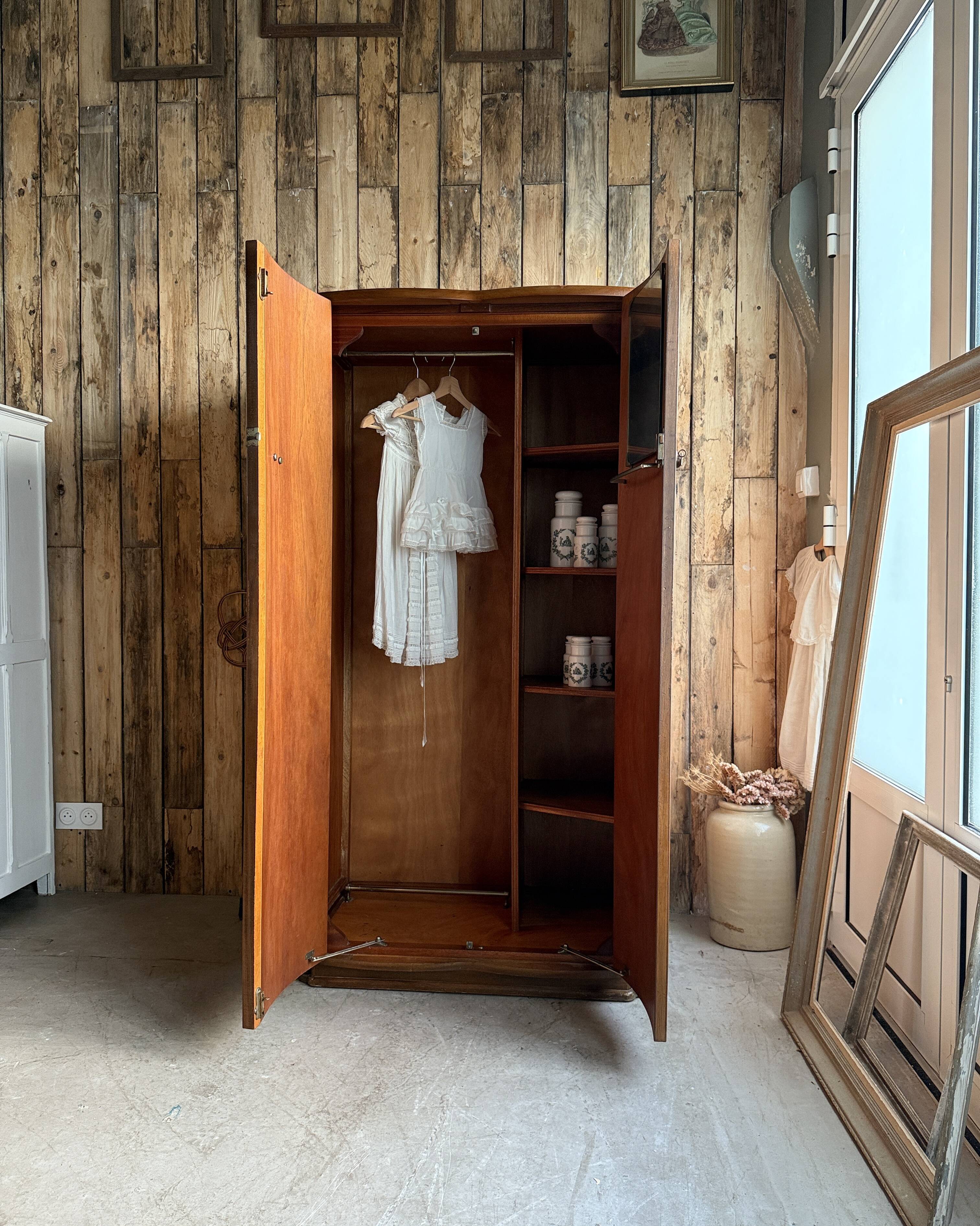 Armoire Art Déco anglaise