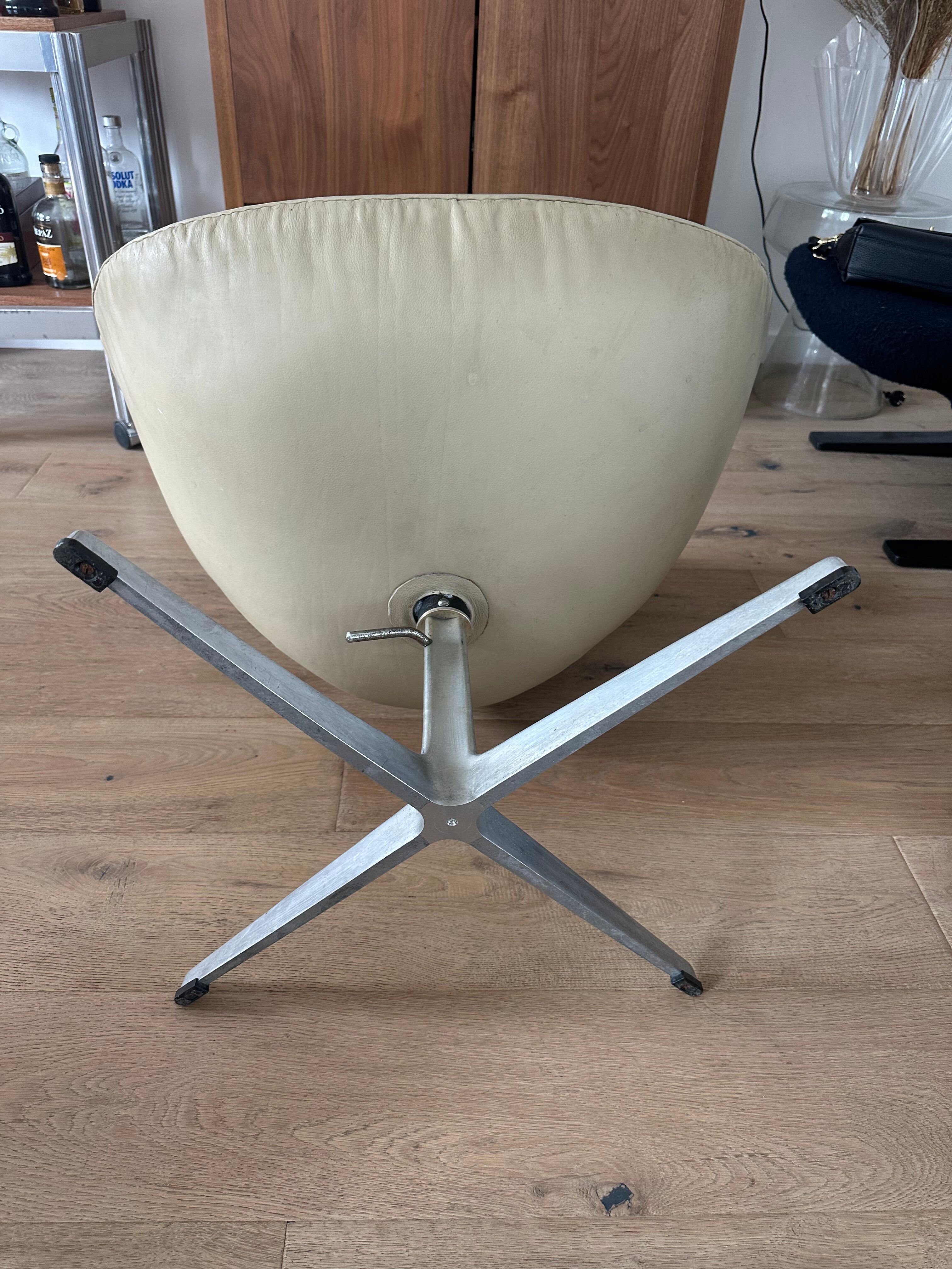Swan Chair Arne Jacobsen first edition Fritz Hansen 1960s