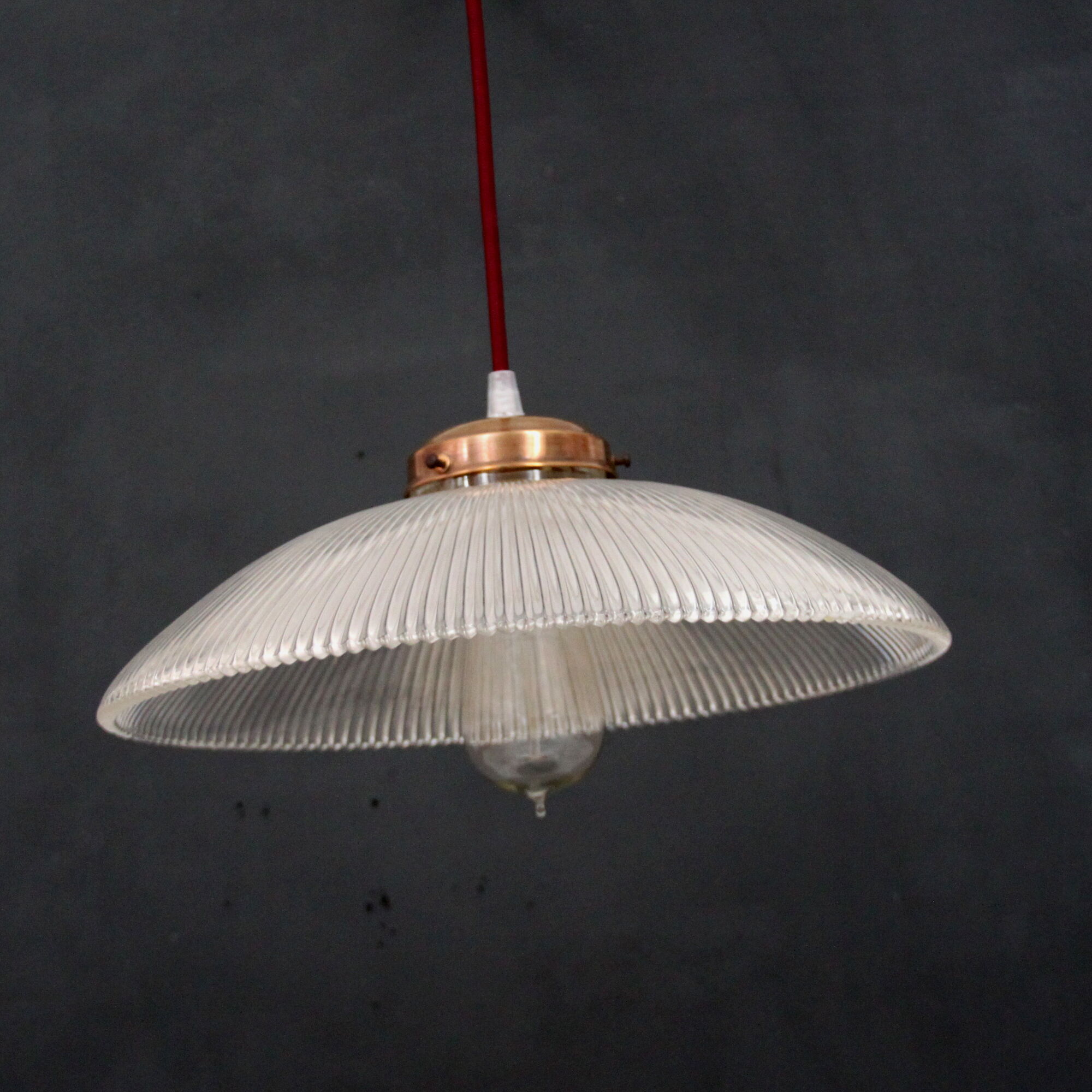 Suspension old striated glass