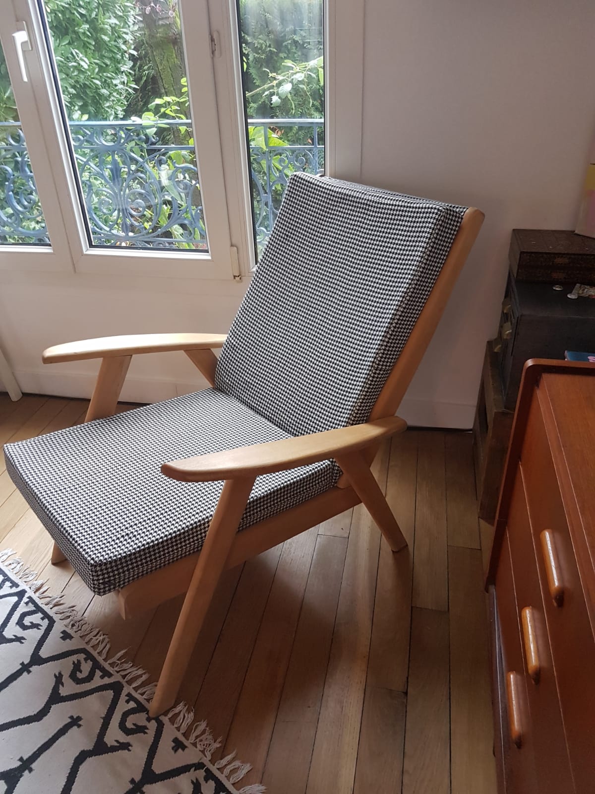 Vintage feet compass armchair