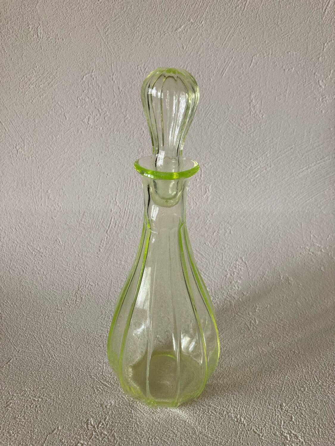 Small uraline carafe